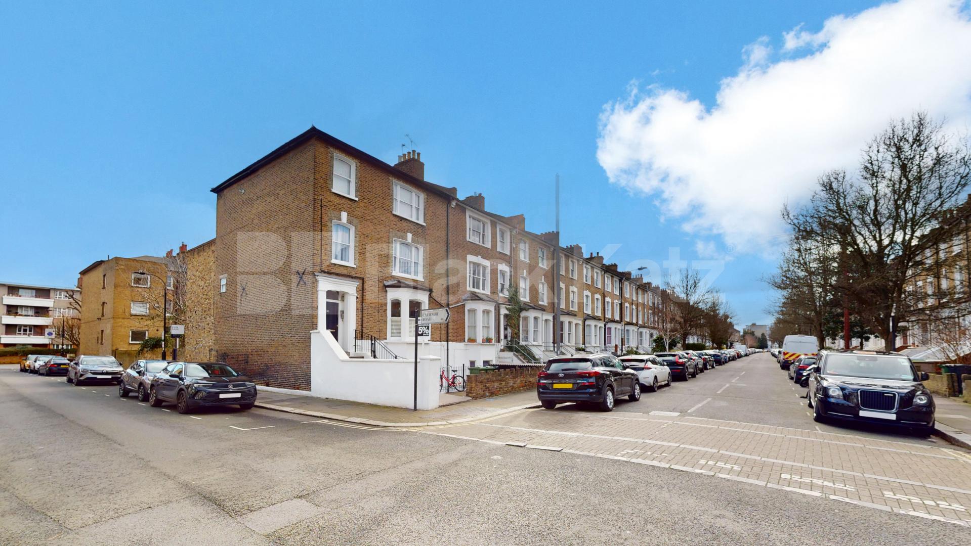 			2 Bedroom, 1 bath, 1 reception Flat			 Cathnor Road, Shepherds Bush